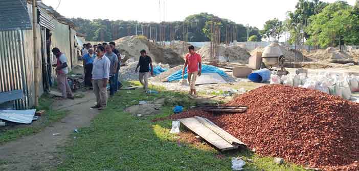 এবার মডেল মসজিদের কাজ বন্ধ করে দিল ছাত্রলীগ