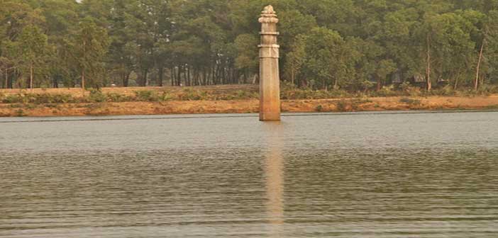 দিবর দীঘি এবং তার রহস্যে মোড়া স্তম্ভ