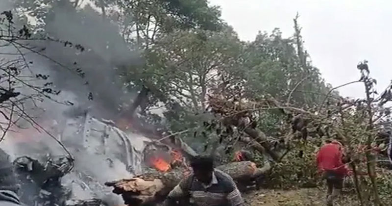 ভারতের প্রতিরক্ষাপ্রধানকে বহনকারী হেলিকপ্টার বিধ্বস্ত